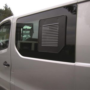Mřížka větrací pro posuvné okno Renault Trafic III a Opel Vivaro B (pravá, černá) 304974 Mřížka větrací pro posuvné okno Renault Trafic III a Opel Vivaro B (pravá, černá) 304974