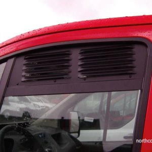Mřížky větrací Airvent do oken kabiny pro Ford Transit Custom a Tourneo Custom 2013–2023 černé 304970 Mřížky větrací Airvent do oken kabiny pro Ford Transit Custom a Tourneo Custom 2013–2023 černé 304970