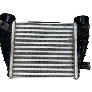 Audi A4 B7 8E avant r.v. 2007 pravý intercooler 8E0145806M S5VX3T69076 Audi A4 B7 8E avant r.v. 2007 pravý intercooler 8E0145806M S5VX3T69076