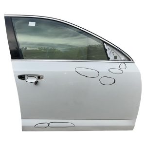 Škoda Octavia 3 facelift kombi r.v. 2018 bílá metalíza MoonWhite kód barvy LS9R pravé přední dveře 5E0831056A S5VX3T90384 Škoda Octavia 3 facelift kombi r.v. 2018 bílá metalíza MoonWhite kód barvy LS9R pravé přední dveře 5E0831056A S5VX3T90384
