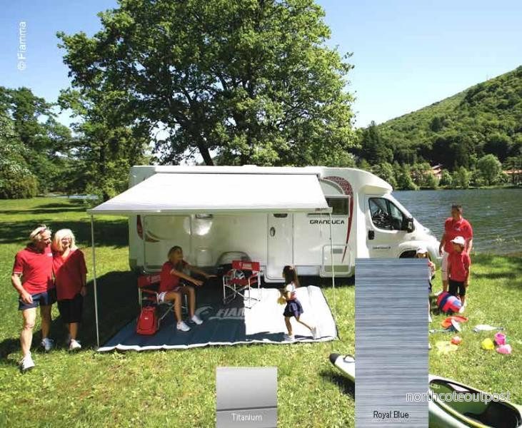 Markýza nástěnná kazetová Fiamma F45s 3,0 m pro obytné vozy a dodávky (pouzdro Titan, plátno Královská modrá, výsuv 2,5 m) 306178